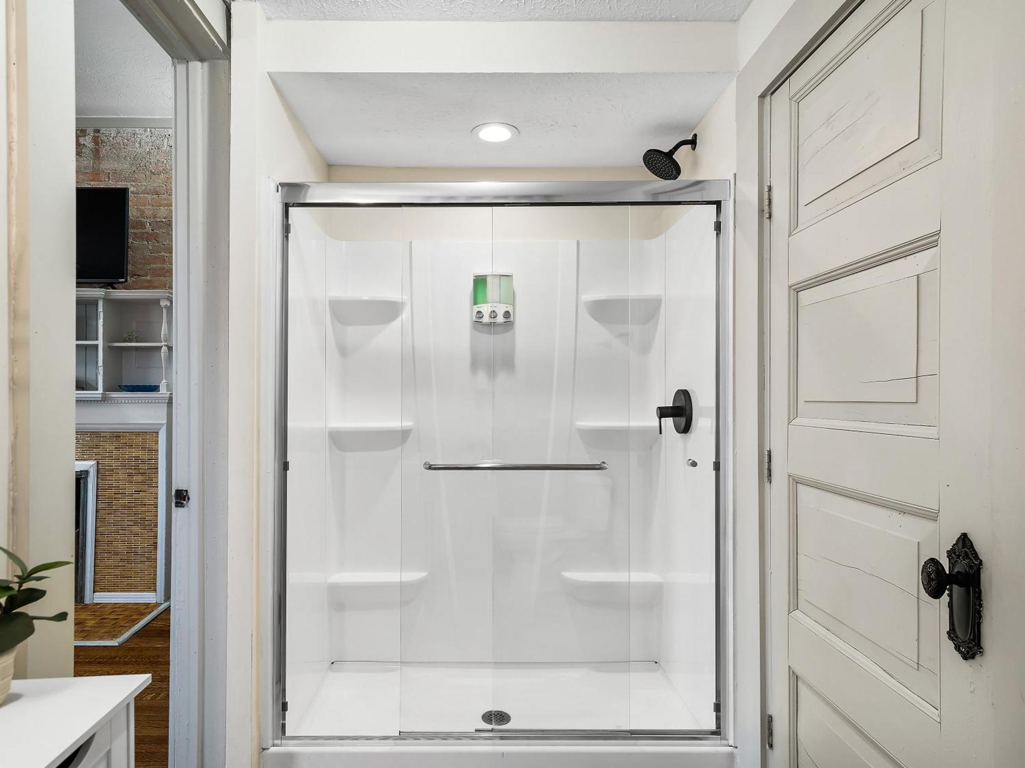 Carriage Manor - Sun Soaked 1Br - Close To Ccf Cleveland Exterior photo